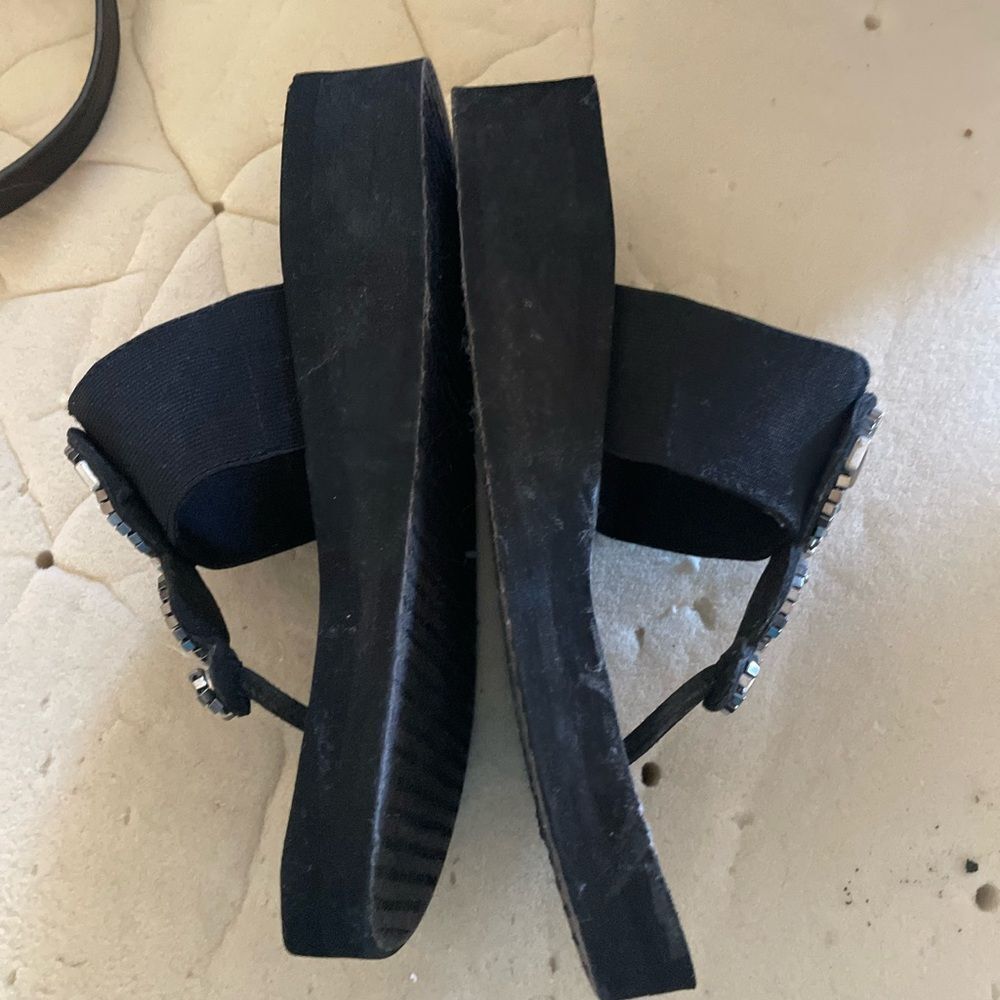 Yellow Box size Black Beaded Sandals size 8.5 great condition - Picture 2 of 3